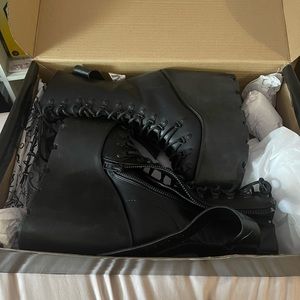 Current mood traitor boots